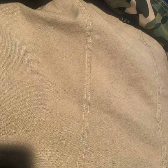 Camo Jean jacket. Sz large. Lots of details. - Picture 9 of 9